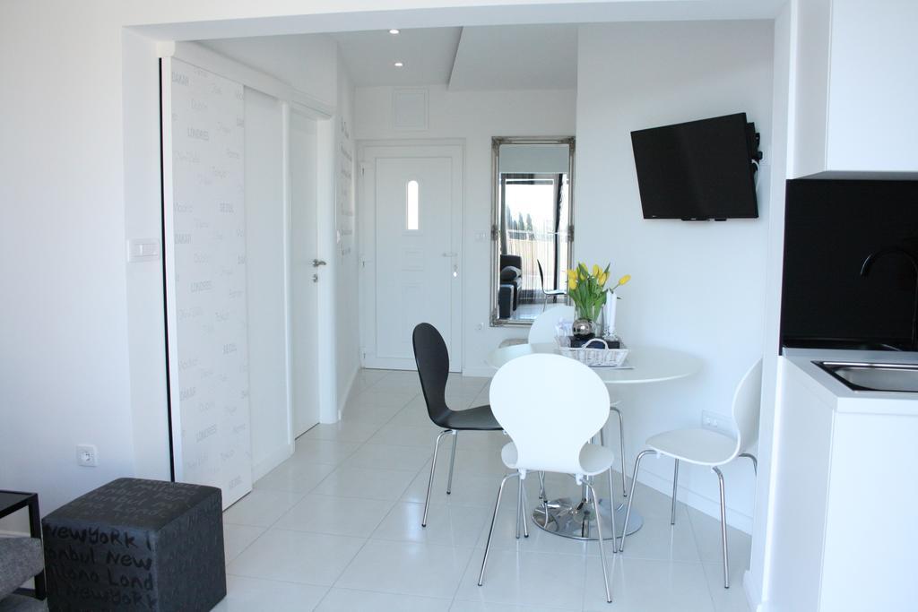 Apartment One Vision Split Room photo