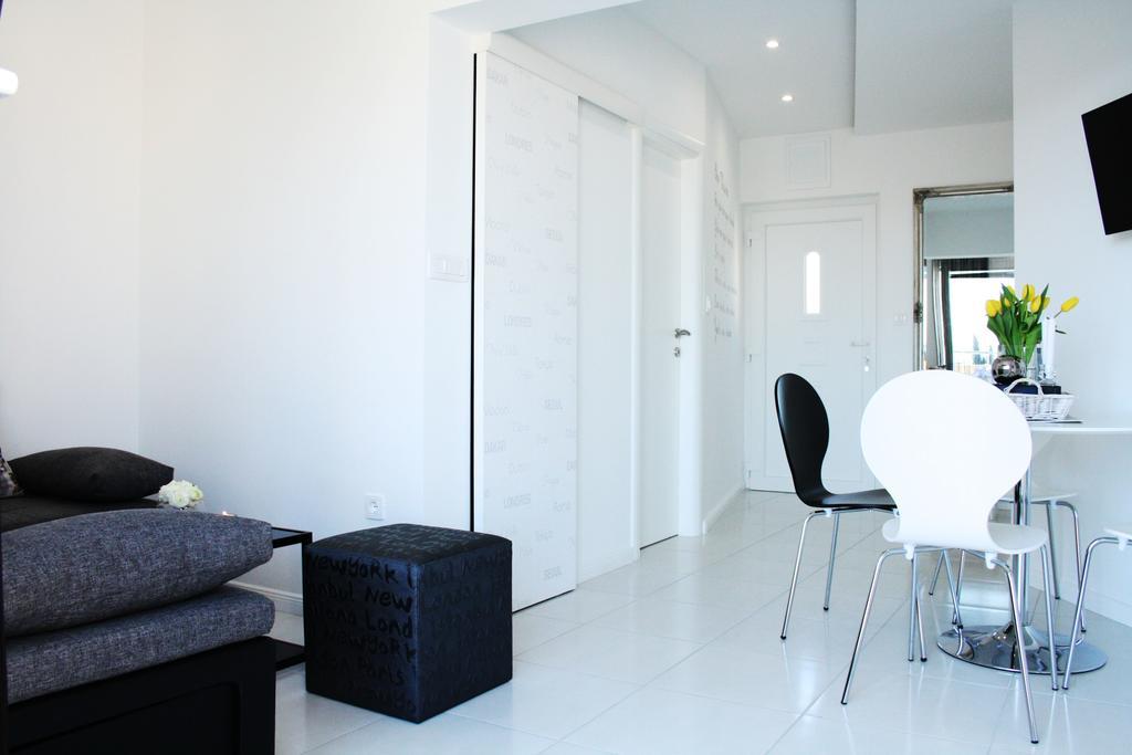 Apartment One Vision Split Room photo