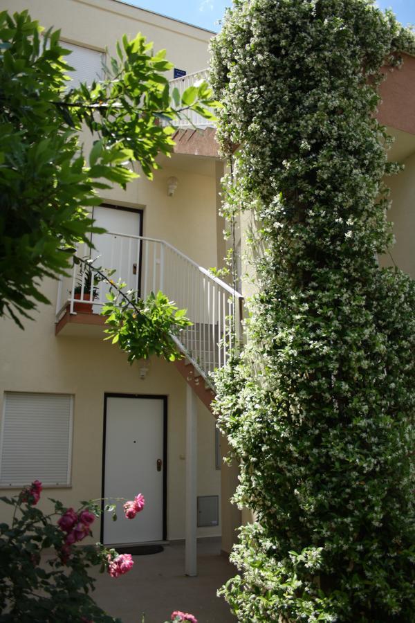 Apartment One Vision Split Exterior photo